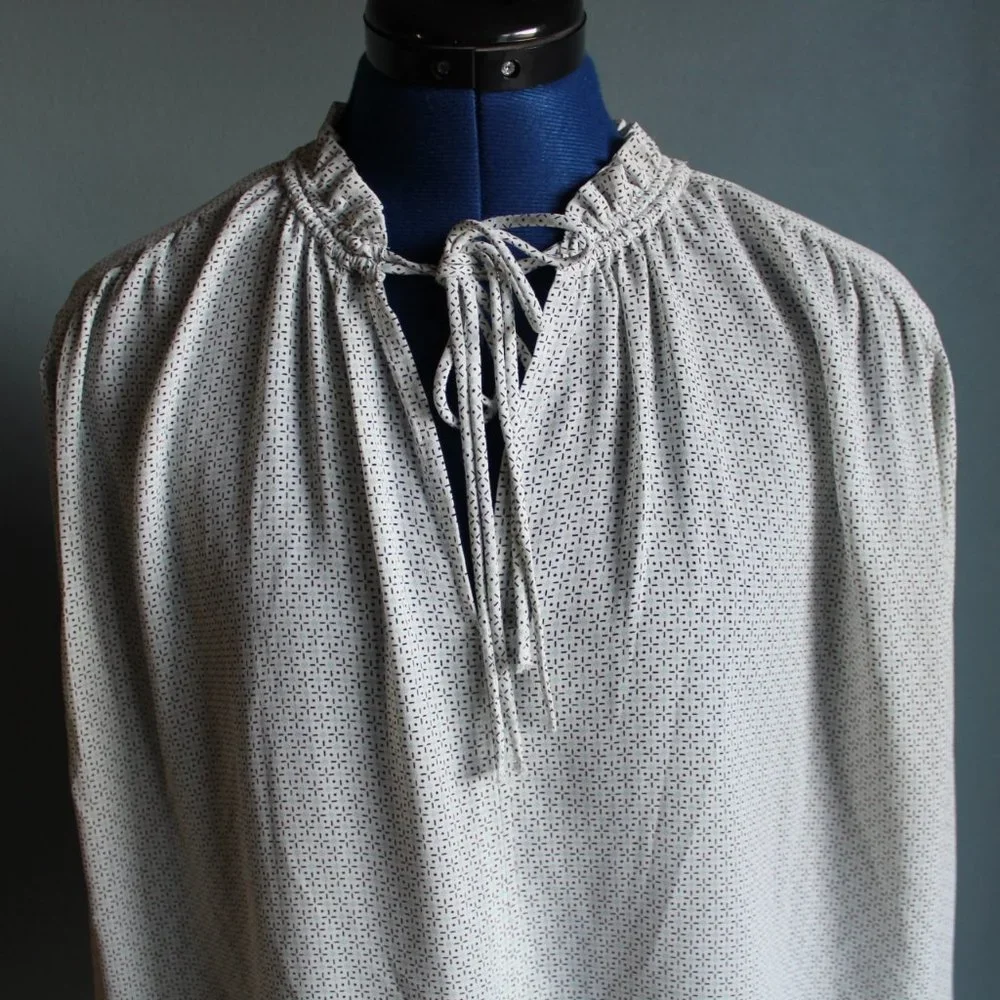 Ann Taylor Factory Women's White With Navy Pattern Tie Neck Long Sleeve Blouse ~ - Picture 2 of 8